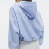 Chaqueta básica con capucha de nylon a rayas Chaqueta básica con capucha de nylon a rayas
