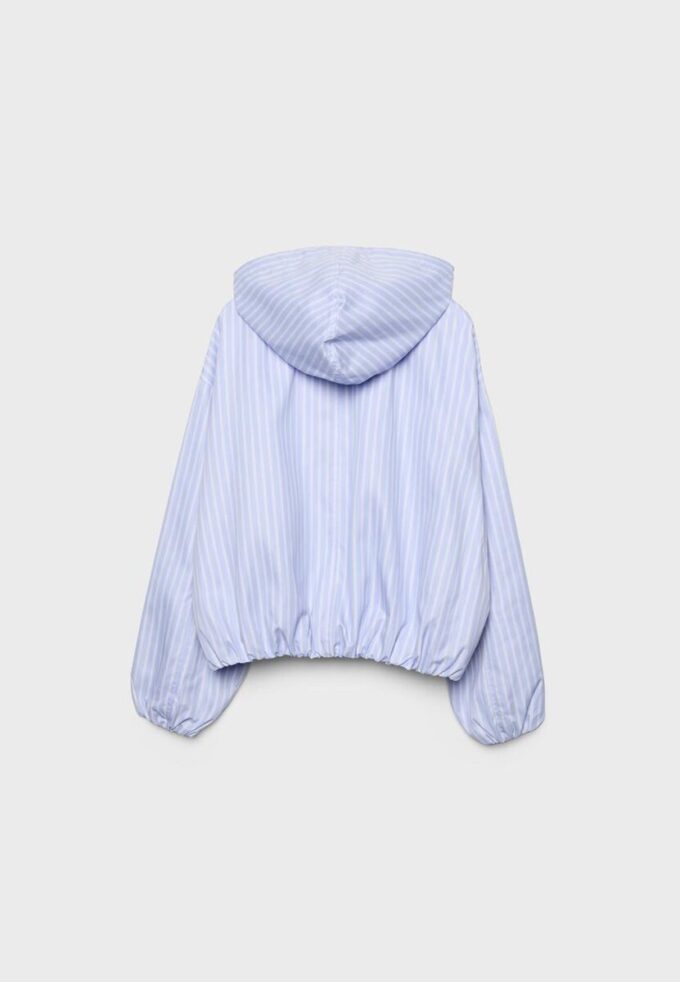 Chaqueta básica con capucha de nylon a rayas Chaqueta básica con capucha de nylon a rayas