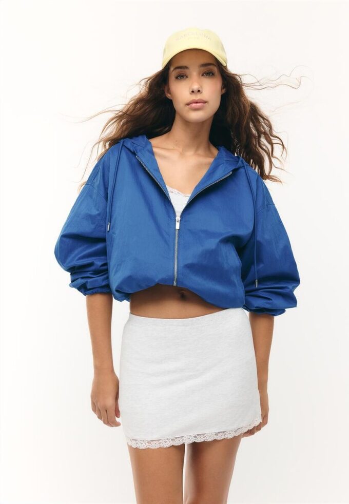 Chaqueta con capucha de nylon Chaqueta con capucha de nylon
