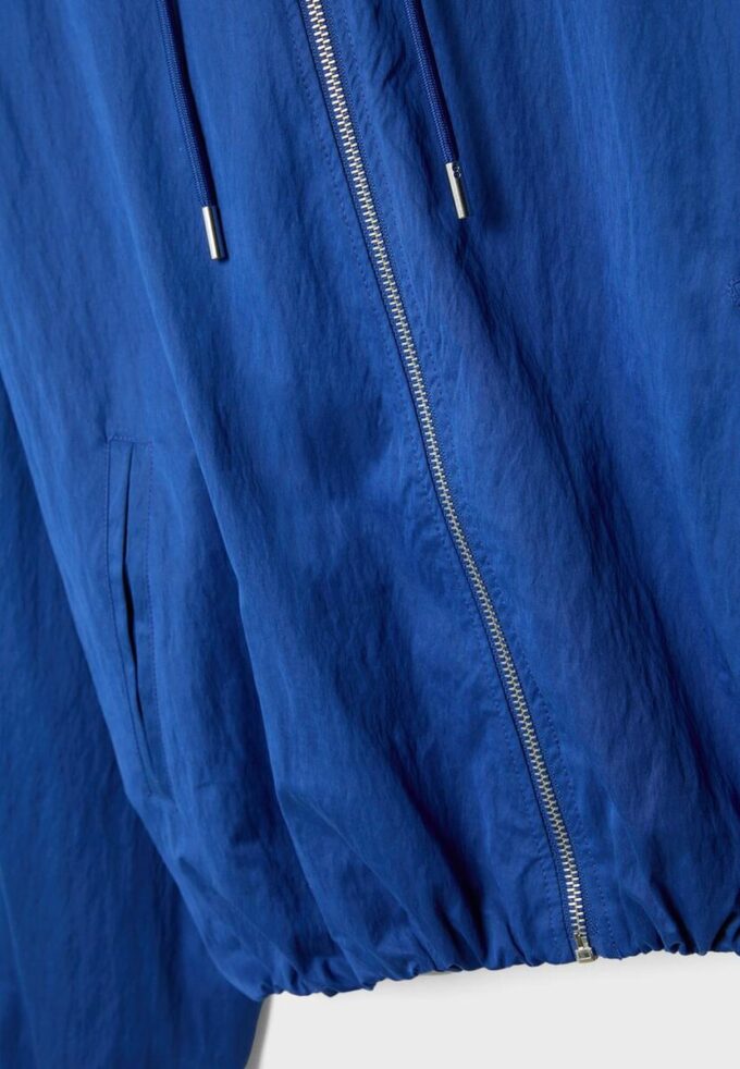 Chaqueta con capucha de nylon Chaqueta con capucha de nylon