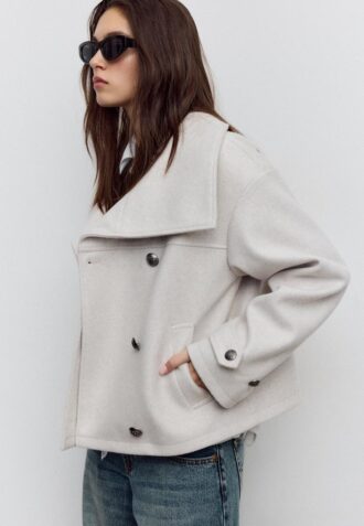 Chaqueta cruzada de cuello alto de tacto suave