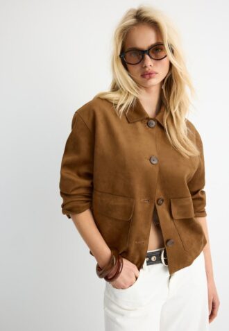 Chaqueta de ante sintético con bolsillos