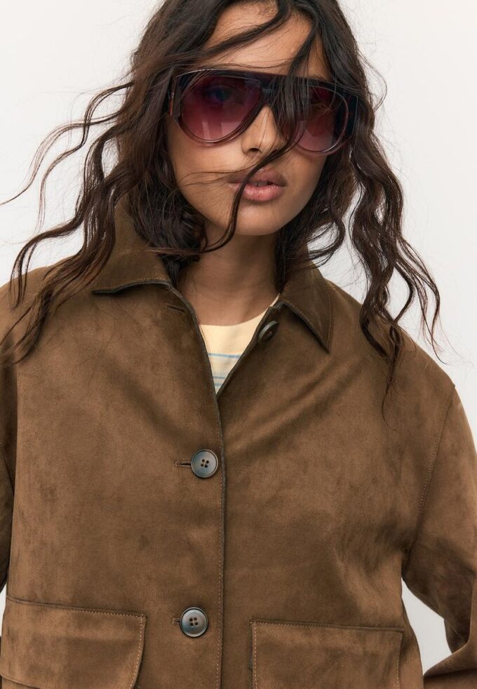 Chaqueta de ante sintético con bolsillos Chaqueta de ante sintético con bolsillos
