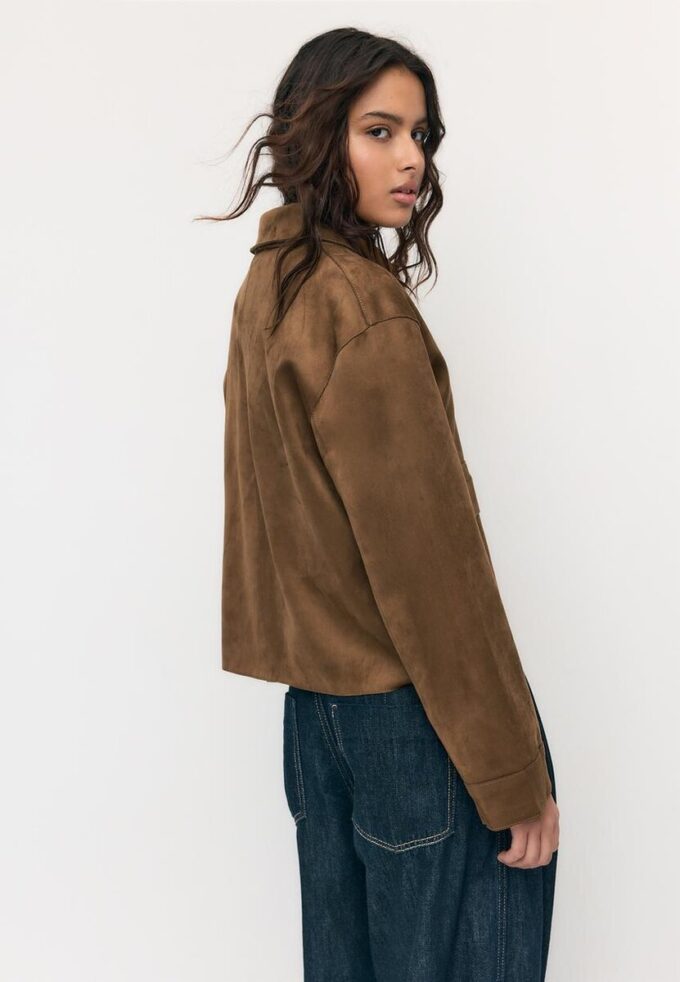 Chaqueta de ante sintético con bolsillos Chaqueta de ante sintético con bolsillos