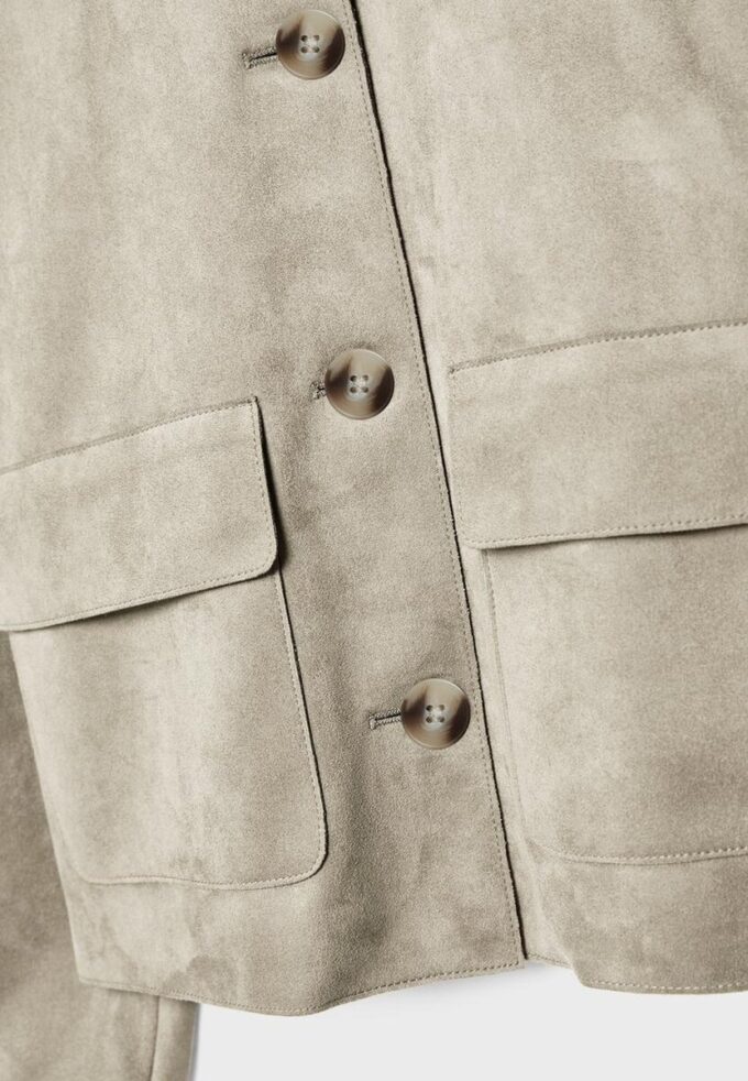Chaqueta de ante sintético con bolsillos Chaqueta de ante sintético con bolsillos