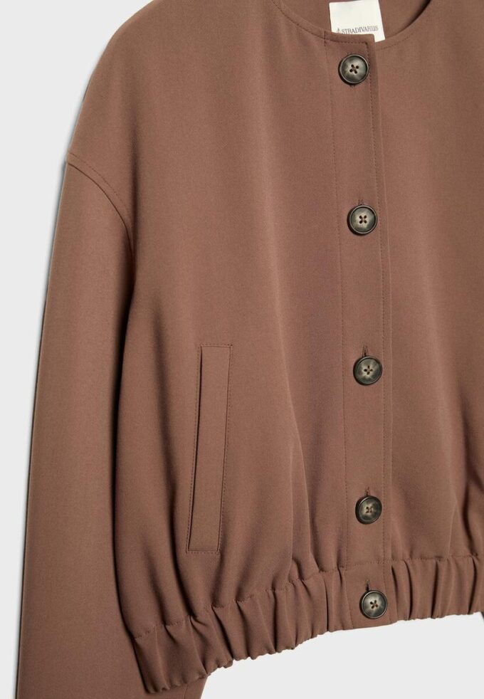 Chaqueta de cuello redondo con mangas abullonadas Chaqueta de cuello redondo con mangas abullonadas