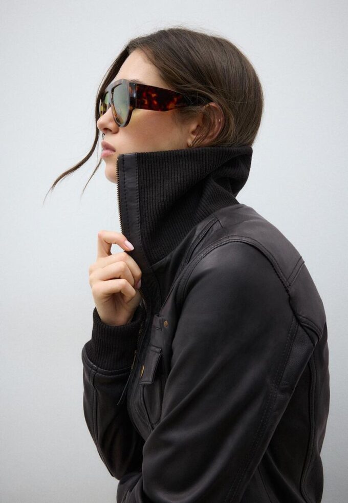 Chaqueta de piel combinada con canalé Chaqueta de piel combinada con canalé