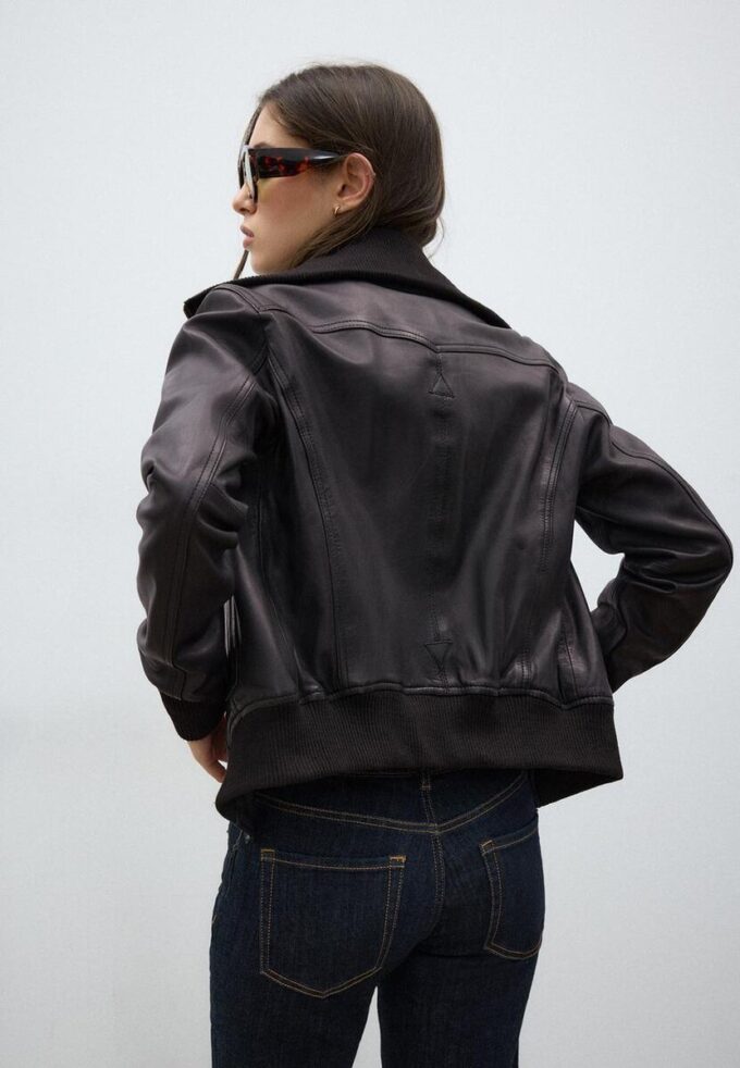 Chaqueta de piel combinada con canalé Chaqueta de piel combinada con canalé