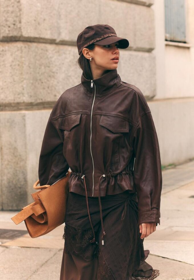 Chaqueta de piel con bolsillos y cintura ajustable Chaqueta de piel con bolsillos y cintura ajustable