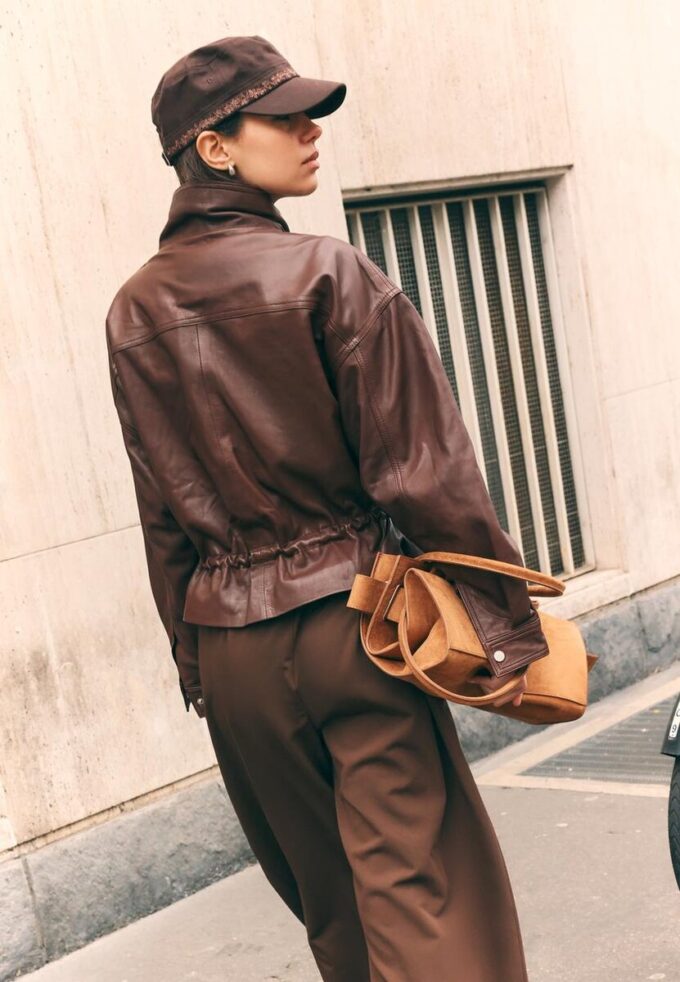 Chaqueta de piel con bolsillos y cintura ajustable Chaqueta de piel con bolsillos y cintura ajustable
