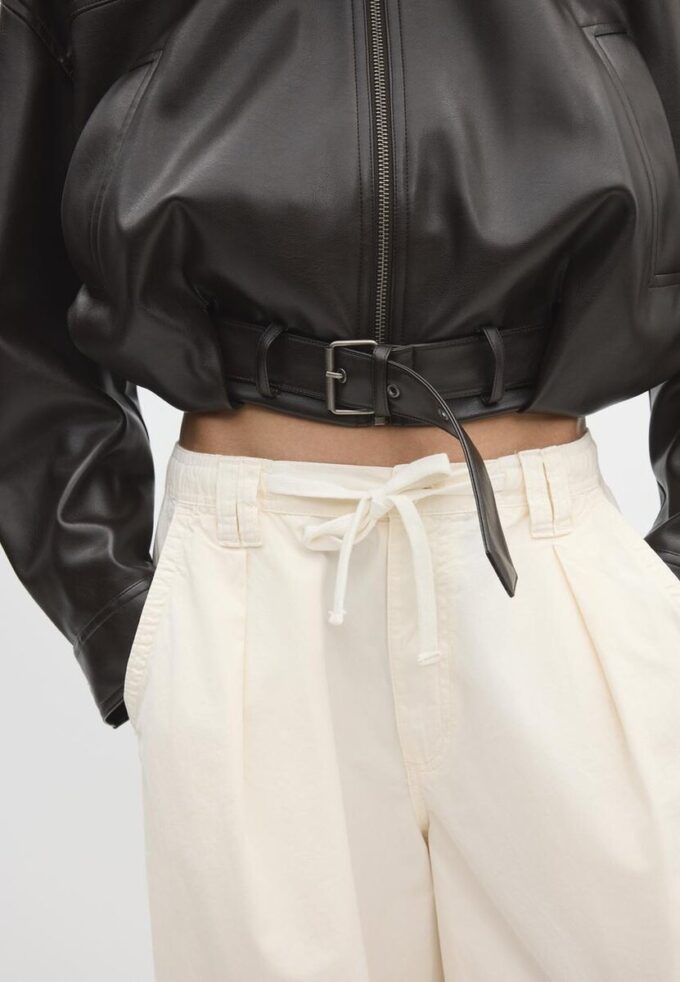 Chaqueta holgada efecto piel con cinturón Chaqueta holgada efecto piel con cinturón