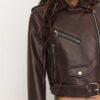 Chaqueta motera de imitación de piel con cinturón Chaqueta motera de imitación de piel con cinturón