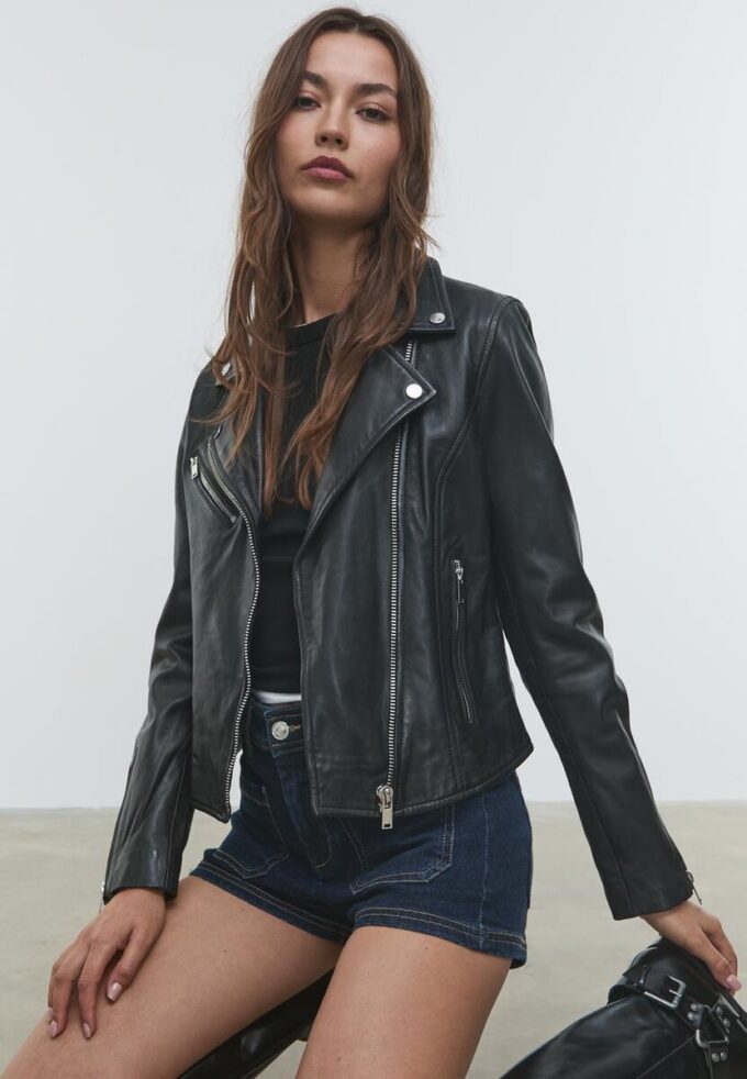 Chaqueta motera de piel Chaqueta motera de piel
