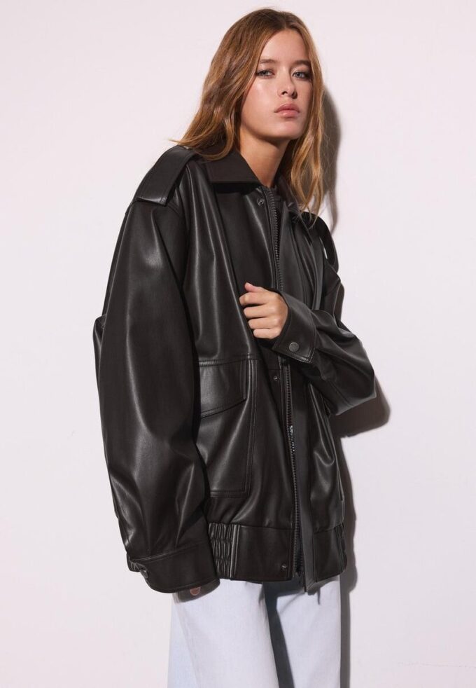 Chaqueta motera oversize con efecto piel Chaqueta motera oversize con efecto piel