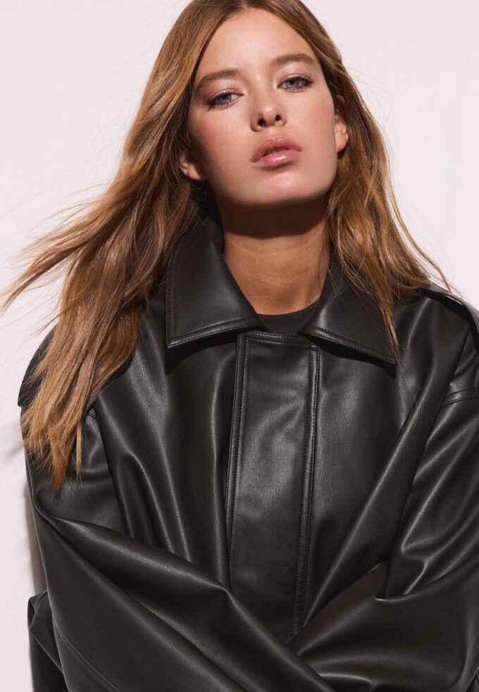 Chaqueta motera oversize con efecto piel Chaqueta motera oversize con efecto piel