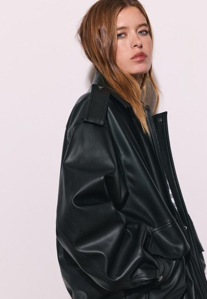 Chaqueta motera oversize con efecto piel Chaqueta motera oversize con efecto piel