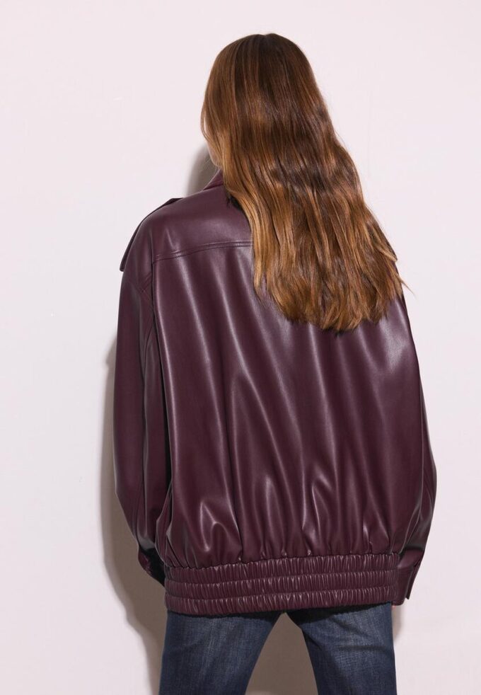 Chaqueta motera oversize con efecto piel Chaqueta motera oversize con efecto piel