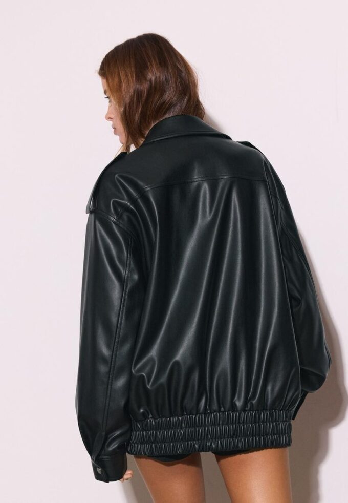 Chaqueta motera oversize con efecto piel Chaqueta motera oversize con efecto piel