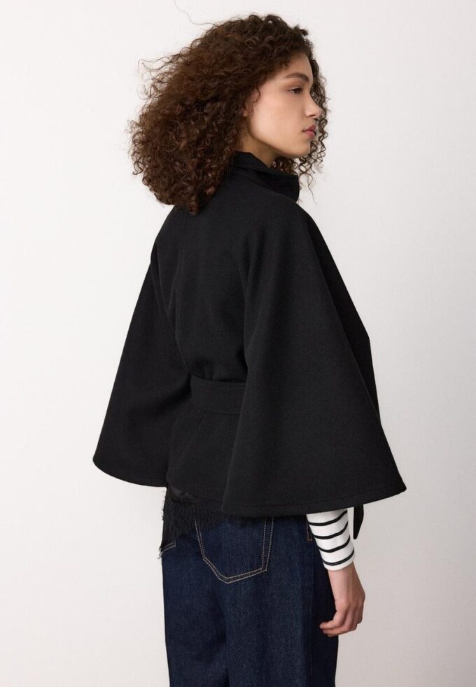 Chaqueta tipo capa de tacto suave