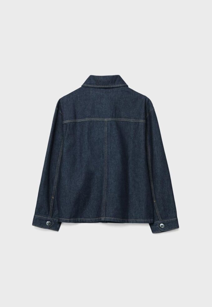 Chaqueta vaquera con bolsillos