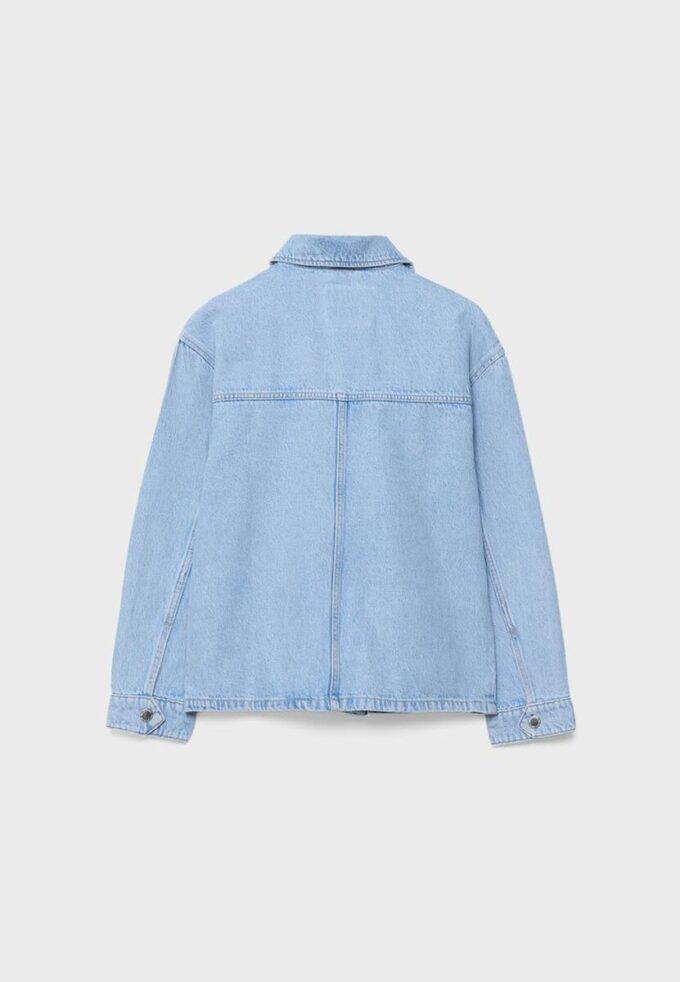 Chaqueta vaquera con bolsillos Chaqueta vaquera con bolsillos