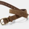 Cinturón con tachuelas doradas