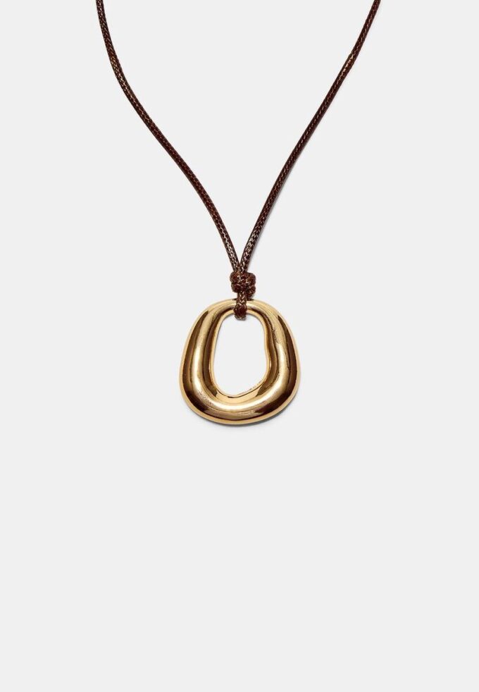 Collar de cordón con dije