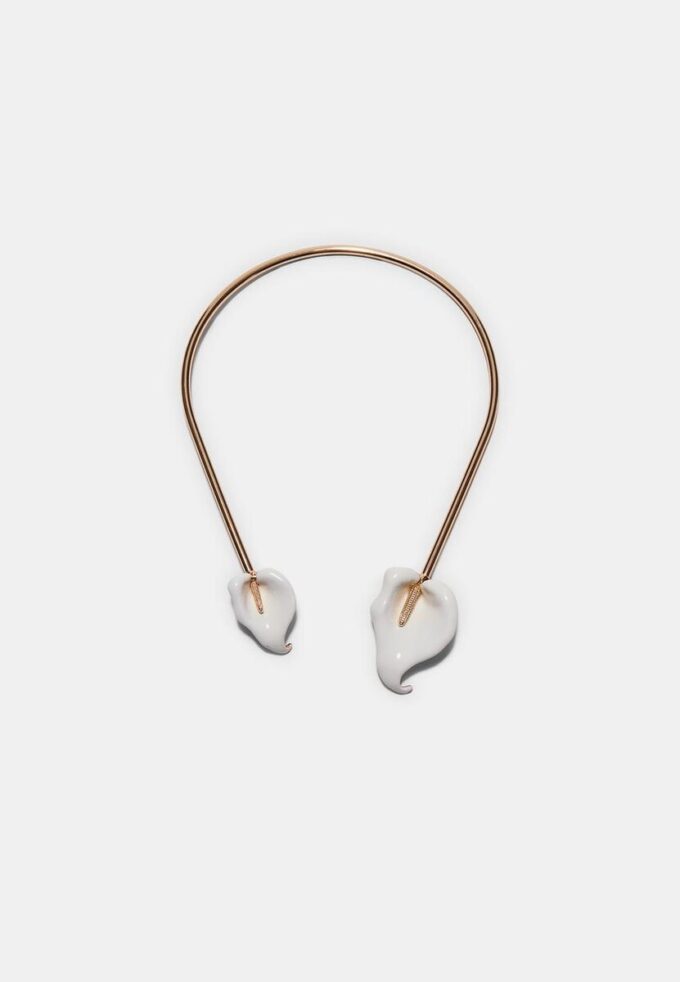 Collar gargantilla con flor de cala