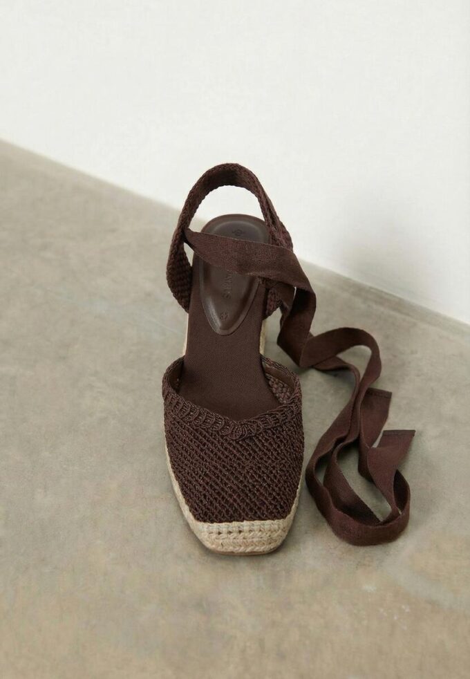 Cuñas de yute con cordones Cuñas de yute con cordones