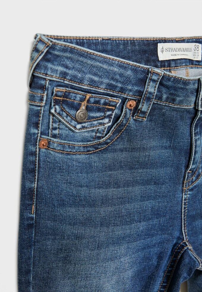 D04 Vaqueros Flared de talle bajo D04 Vaqueros Flared de talle bajo