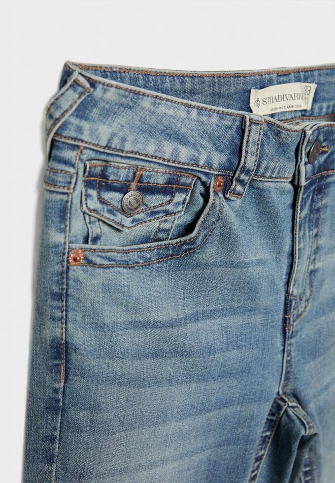 D04 Vaqueros Flared de talle bajo D04 Vaqueros Flared de talle bajo