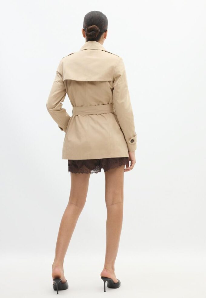 Gabardina básica corta Gabardina básica corta