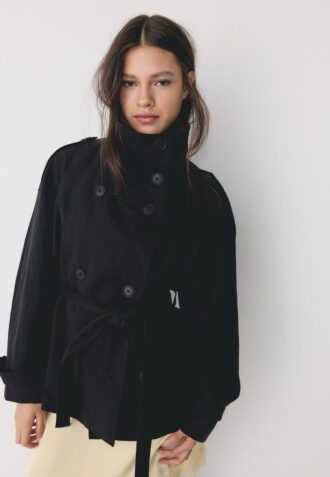 Gabardina de cuello alto