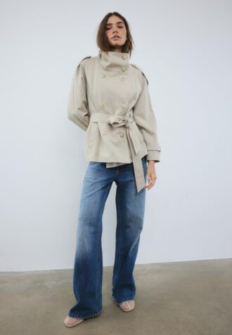 Gabardina de cuello alto