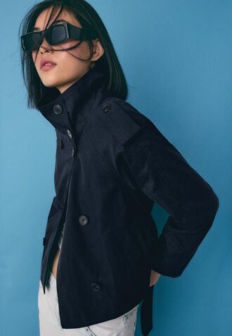 Gabardina de cuello alto con cinturón