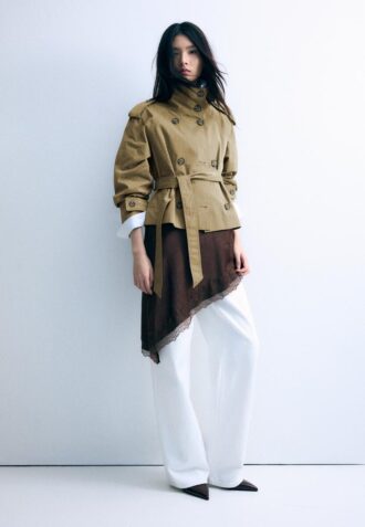 Gabardina de cuello alto con cinturón