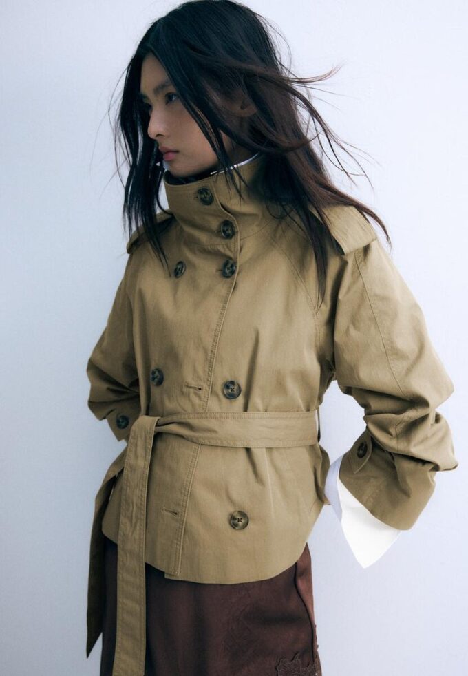 Gabardina de cuello alto con cinturón Gabardina de cuello alto con cinturón