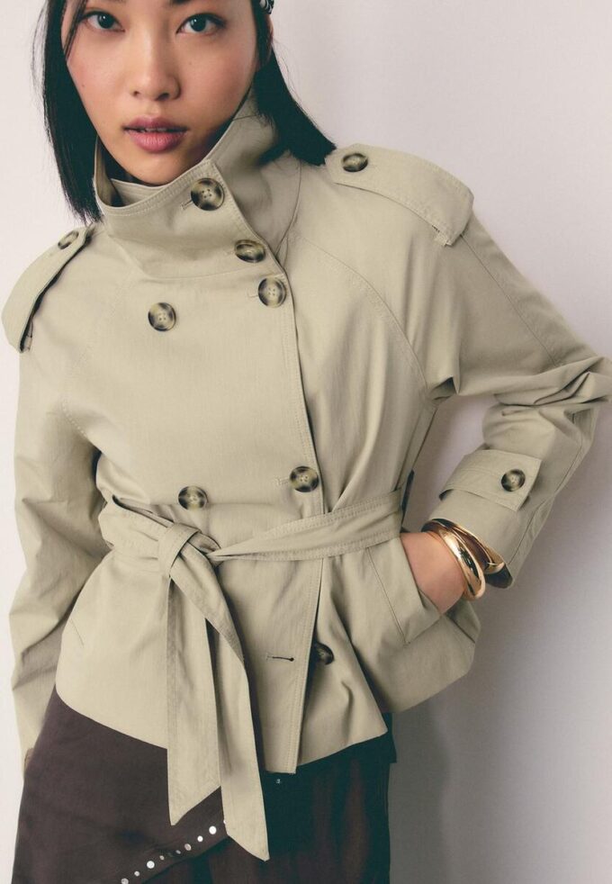 Gabardina de cuello alto con cinturón Gabardina de cuello alto con cinturón