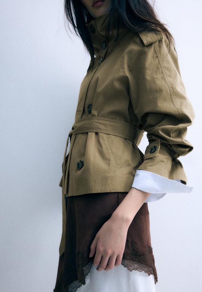 Gabardina de cuello alto con cinturón Gabardina de cuello alto con cinturón