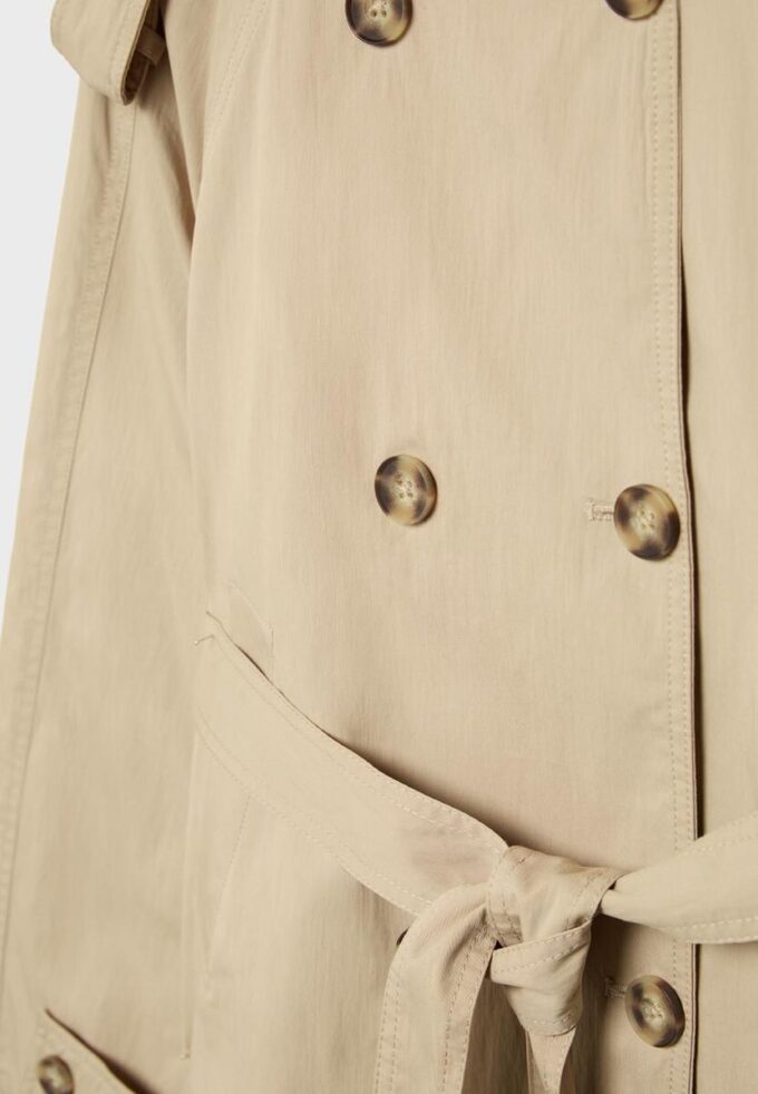 Gabardina de cuello alto con cinturón Gabardina de cuello alto con cinturón