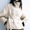 Gabardina de cuello alto con efecto piel Gabardina de cuello alto con efecto piel