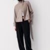 Gabardina de cuello alto con efecto piel Gabardina de cuello alto con efecto piel