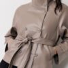 Gabardina de cuello alto con efecto piel Gabardina de cuello alto con efecto piel