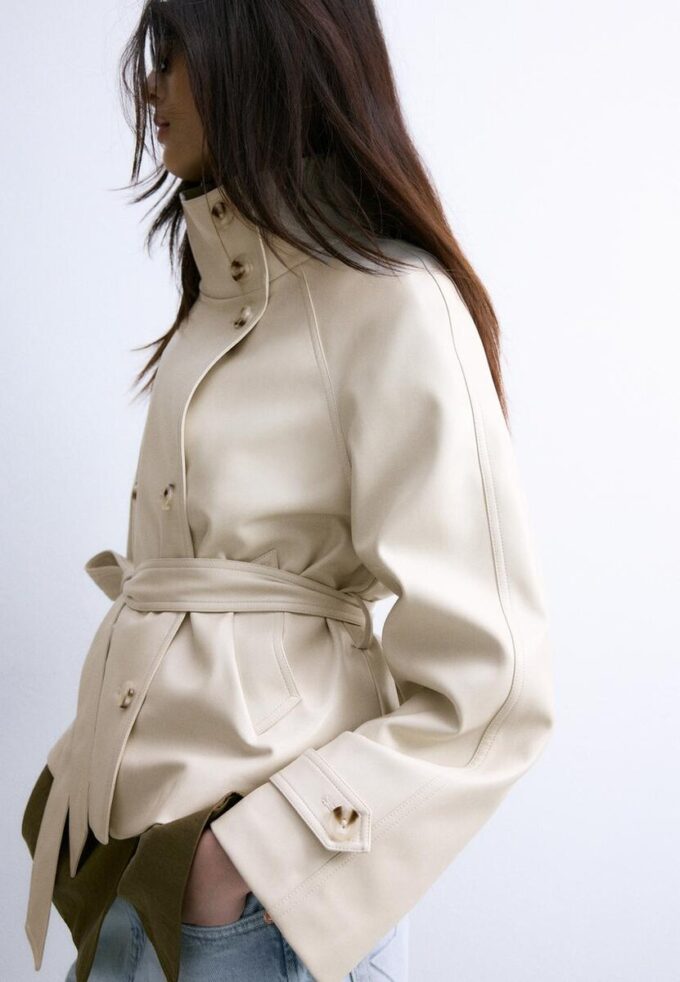 Gabardina de cuello alto con efecto piel Gabardina de cuello alto con efecto piel