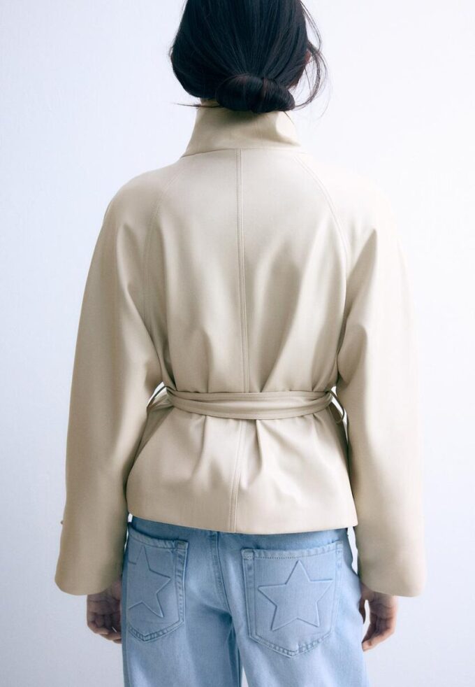Gabardina de cuello alto con efecto piel Gabardina de cuello alto con efecto piel