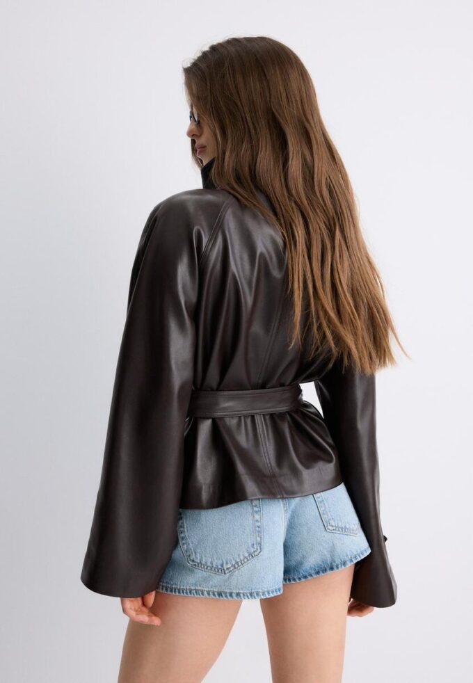 Gabardina de cuello alto con efecto piel Gabardina de cuello alto con efecto piel