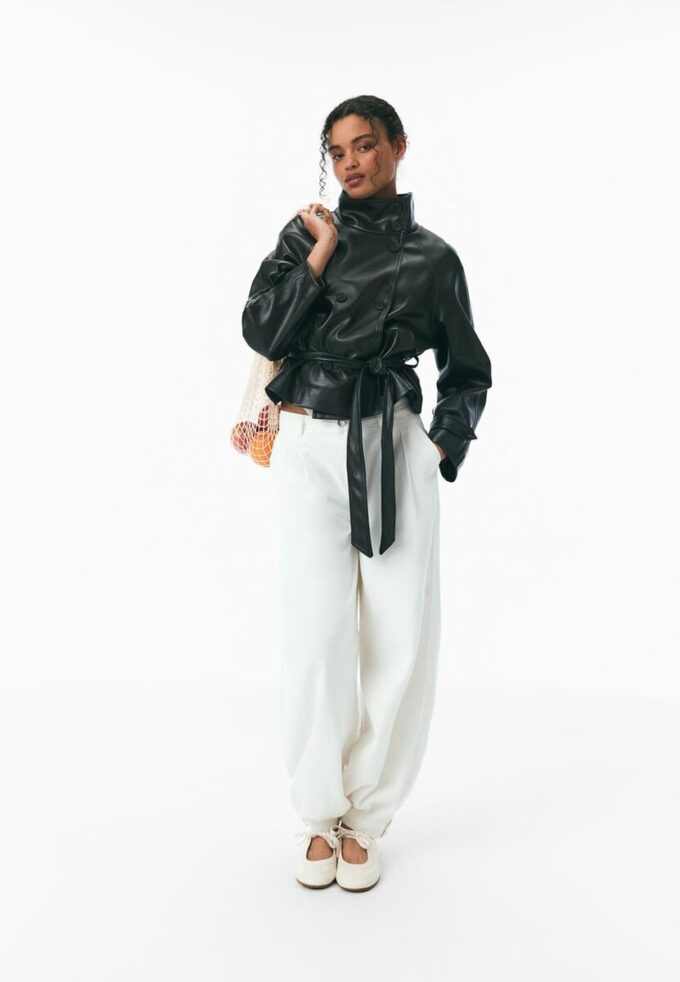 Gabardina de cuello alto con efecto piel Gabardina de cuello alto con efecto piel