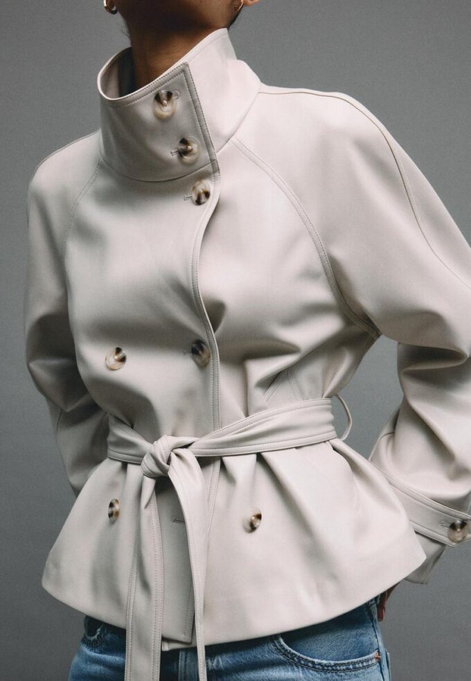 Gabardina de cuello alto con efecto piel Gabardina de cuello alto con efecto piel