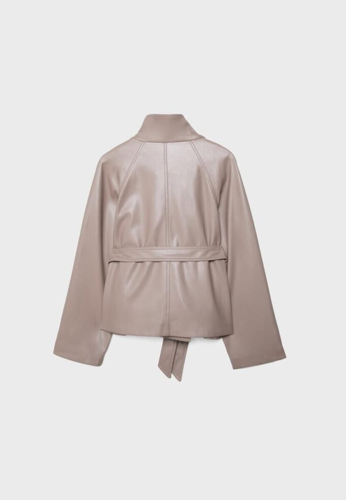 Gabardina de cuello alto con efecto piel Gabardina de cuello alto con efecto piel