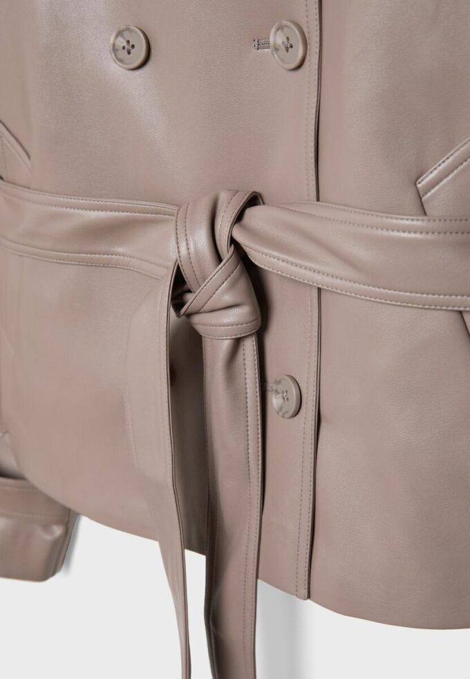 Gabardina de cuello alto con efecto piel Gabardina de cuello alto con efecto piel